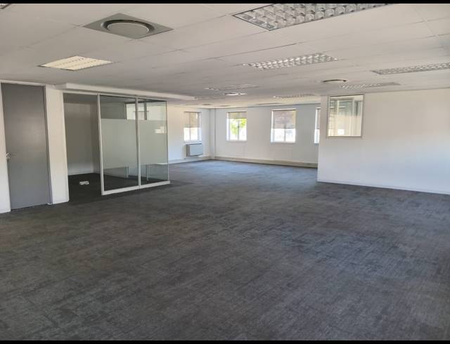 2,415M² BUILDING TO LET IN BRYANSTON